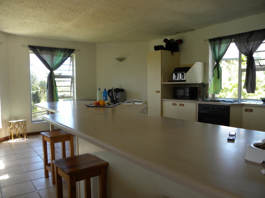 5 Bedroom Property for Sale in Wavecrest Eastern Cape